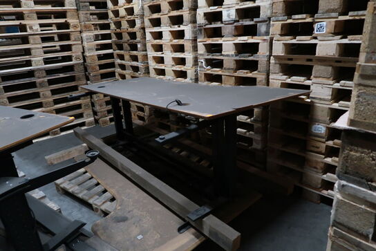 Div. El. hæve/sænke skriveborde, spisebord m.m.