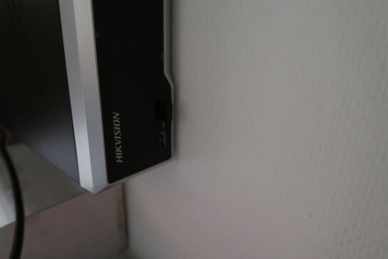 Computer INTEL DC53427HYE samt harddisk HIKVISION