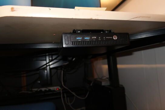 3 stk. computerskærme AOC 24B2 med tastatur, mus, computer HP EliteDesk