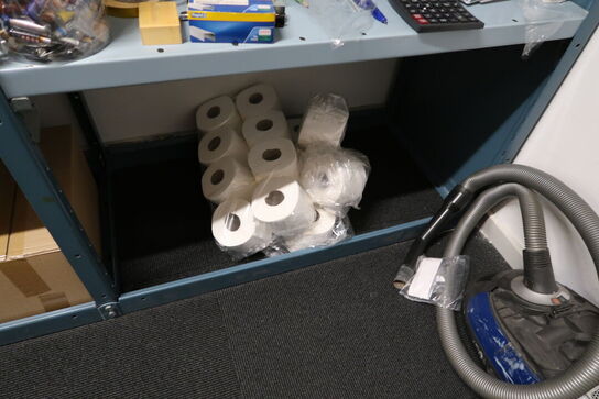 3 fag lagerreoler med div. Kontoratikler (elektronik medfølger ikke)