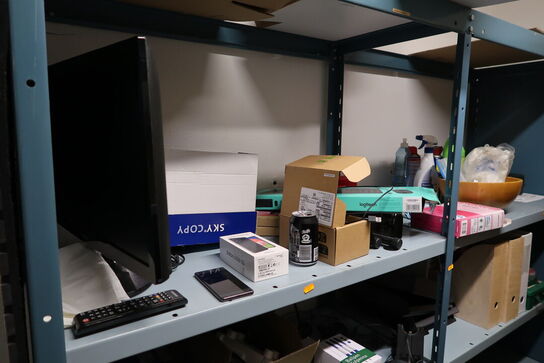 2 stk. lagerreoler med indhold