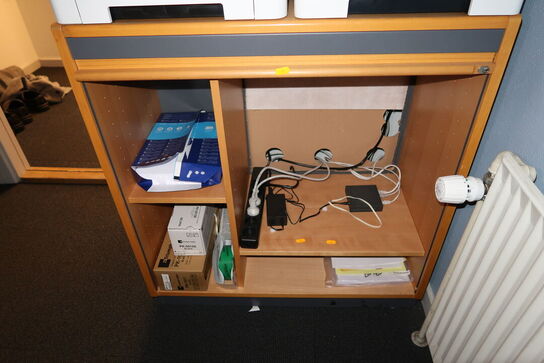 Jalousiskab med indhold