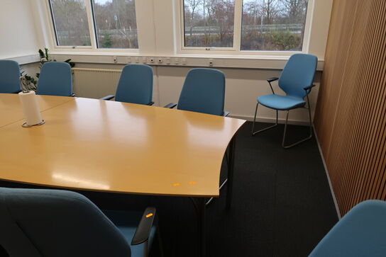 Mødebord med 11 stk. mødestole KINNARPS