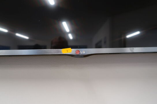 Fjernsyn LG 55LB671V med fjernbetjening