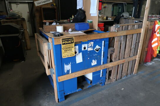 Opbevaringsmøbel med indhold