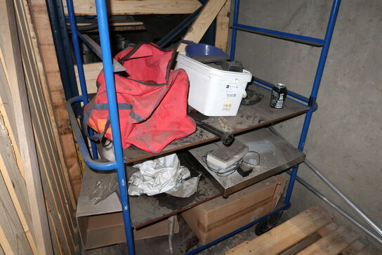 Opbevaringsvogn med indhold