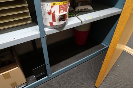 2 stk. lagerreoler med indhold