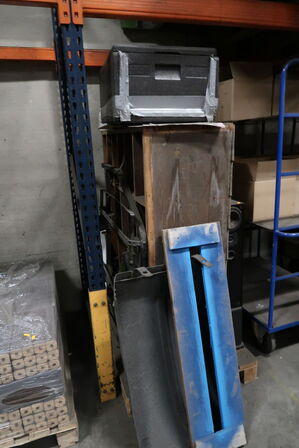 Palle med højtalere, termokasser m.m.