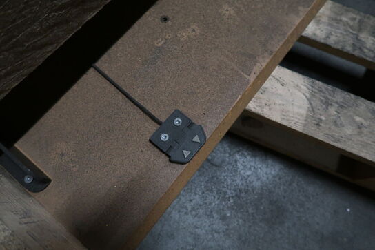 Div. El. hæve/sænke skriveborde, spisebord m.m.