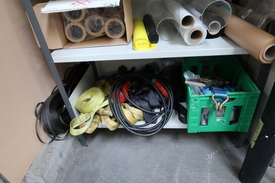 Lagerreol med indhold