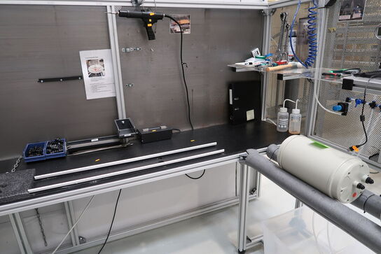 Arbejdsbord/station uden indhold