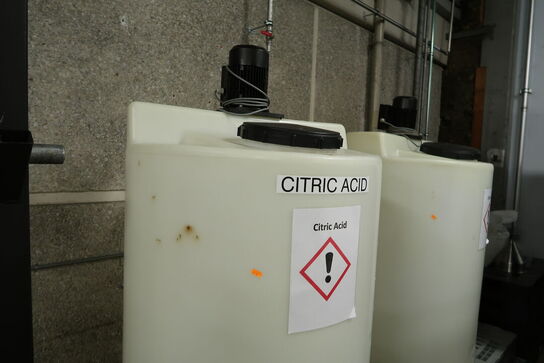 2 stk. tønder med pumpe