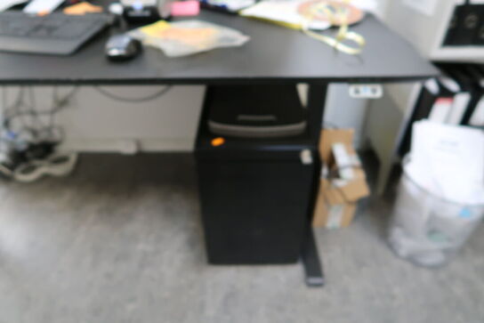 El. hæve/sænke skrivebord uden indhold samt skuffemodul