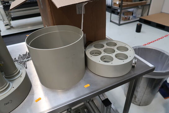 Div. Varelager og reservedele på bord