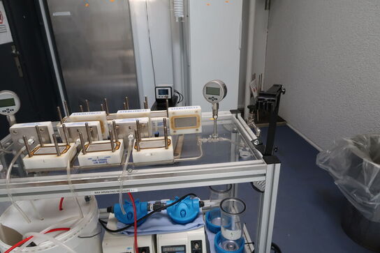 Teststation med div. Trykmålere m.m. (pumper medfølger ikke)