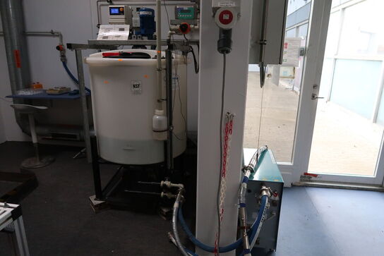 Plasttank med omrører med Tempereringsaggregat BOE-THERM Multi-Temp 95