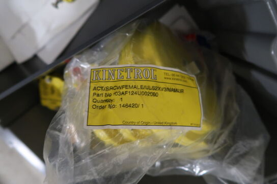 Kasse med div. Varelager og reservedele KINETROL