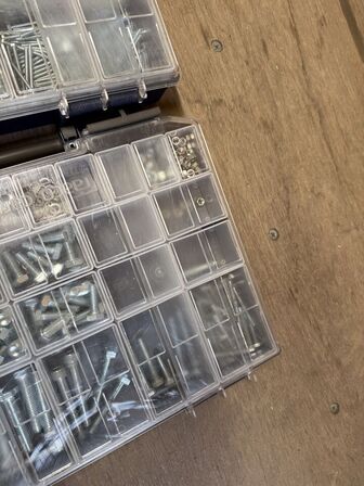 4 stk. sortimentskasser med bolte, møtrikekr og skruer