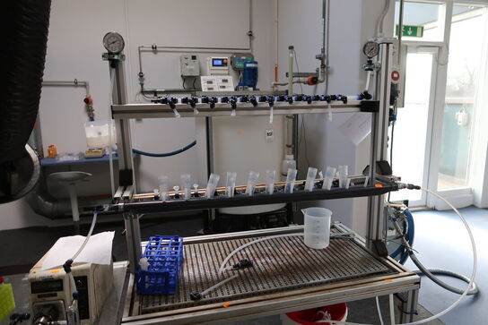 Teststation med div. Trykmålere m.m. (pumper medfølger ikke)