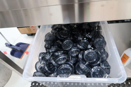 Gummimåtte samt div. Kasser med indhold