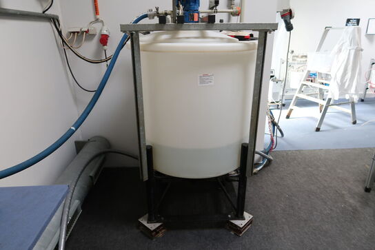 Plasttank med omrører med Tempereringsaggregat BOE-THERM Multi-Temp 95