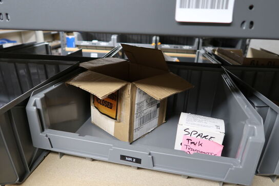 Div. Varelager og reservedele på reol