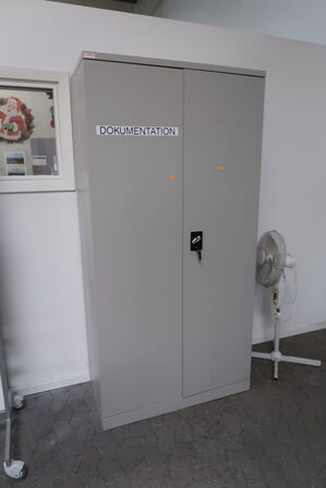 Stålskab uden indhold