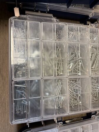 4 stk. sortimentskasser med bolte, møtrikekr og skruer