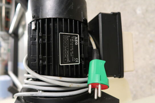 2 stk. tønder med pumpe