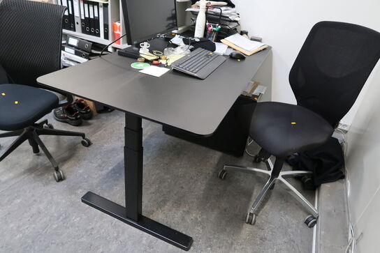 El. hæve/sænke skrivebord uden indhold samt skuffemodul