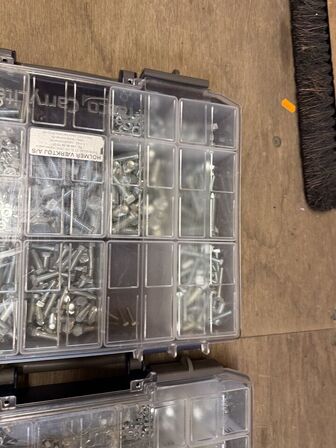 4 stk. sortimentskasser med bolte, møtrikekr og skruer