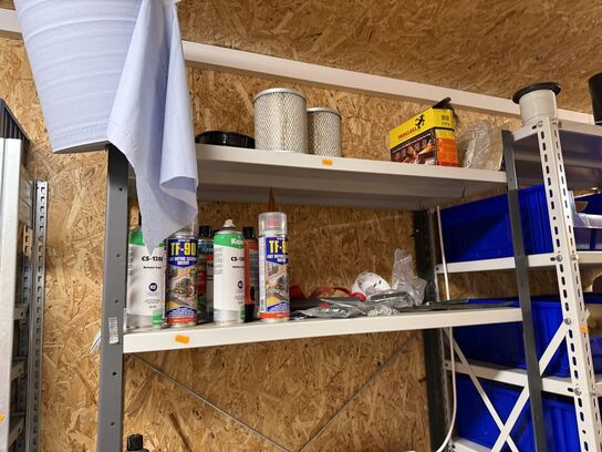 2 stk. stålreoler med diverse reservedele, skruer m.m.