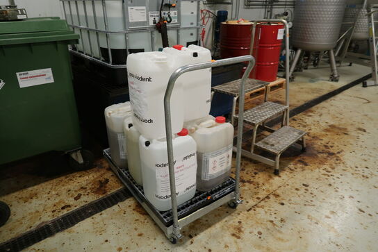 Opbevaringsvogn uden indhold