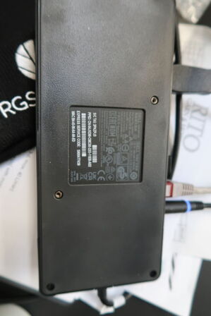 Computerskærm SAMSUNG S24E450, tastatur, mus, dockingstation DELL