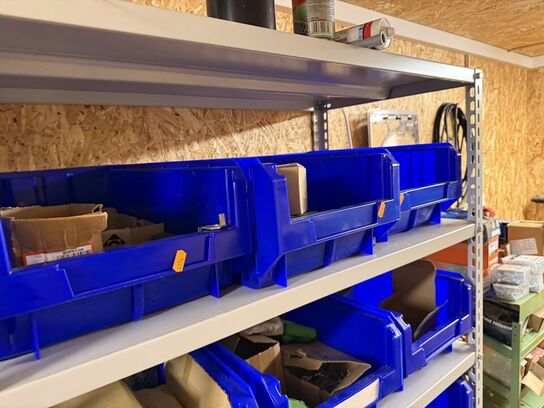 2 stk. stålreoler med diverse reservedele, skruer m.m.