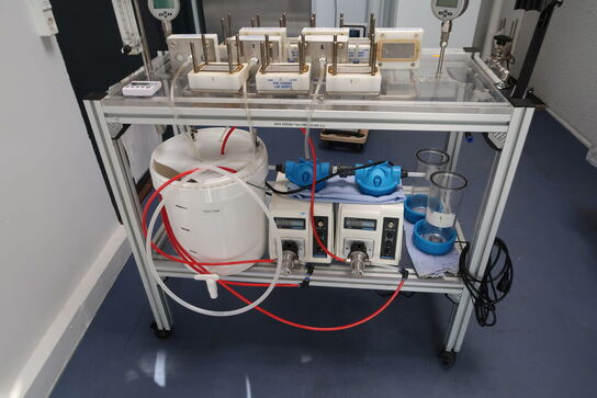 Teststation med div. Trykmålere m.m. (pumper medfølger ikke)