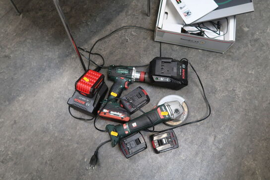 2 stk. akku håndværktøj BOSCH med 5 stk. batterier og 2 stk. ladere