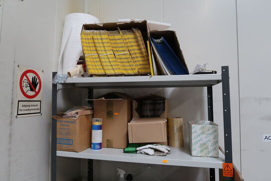 Lagerreol med indhold