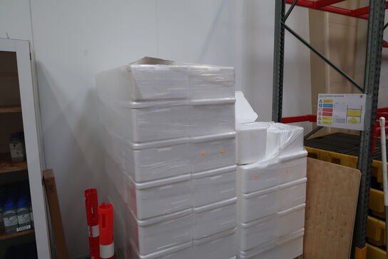 2 stk. paller med flamingokasser