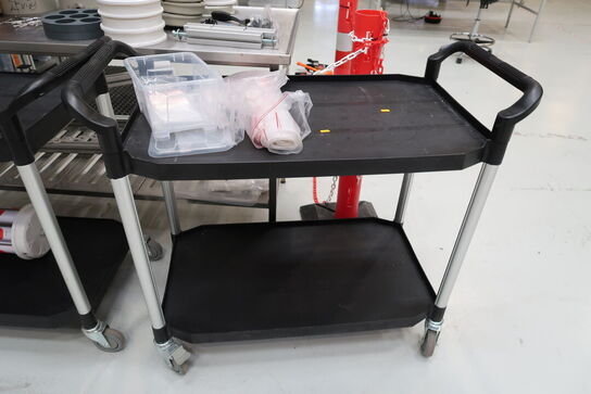 Opbevaringsvogn med indhold