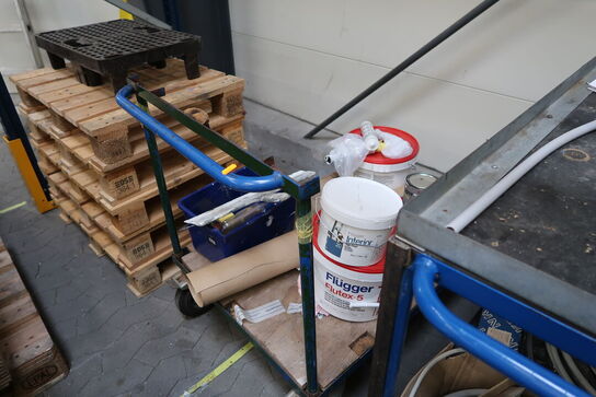 Opbevaringsvogn med indhold