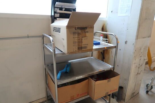 Opbevaringsvogn med indhold