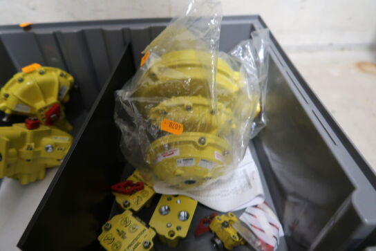 Kasse med div. Varelager og reservedele KINETROL