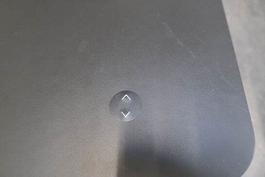 El. hæve/sænke skrivebord uden indhold samt kontorstol og skuffemodul