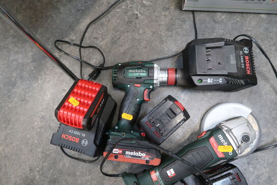 2 stk. akku håndværktøj BOSCH med 5 stk. batterier og 2 stk. ladere