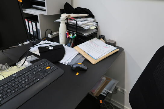 El. hæve/sænke skrivebord uden indhold samt skuffemodul