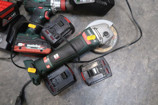 2 stk. akku håndværktøj BOSCH med 5 stk. batterier og 2 stk. ladere