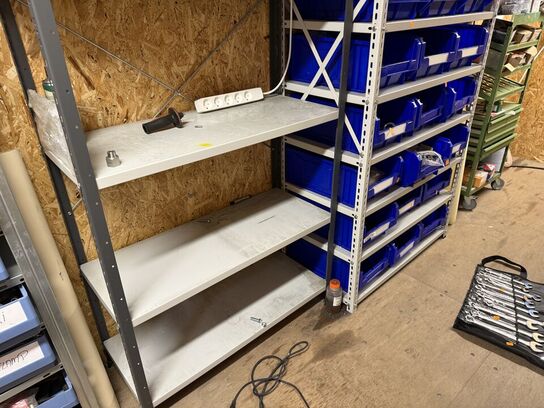 2 stk. stålreoler med diverse reservedele, skruer m.m.