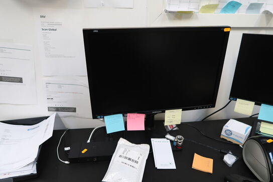 2 stk. computerskærme SAMSUNG S24C650, tastatur, mus, dockingstation