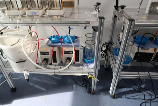 Teststation med div. Trykmålere m.m. (pumper medfølger ikke)